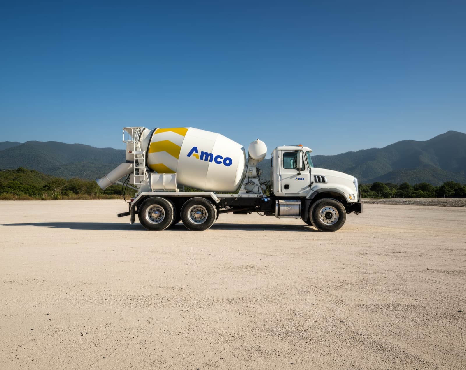 Marca AMCO aplicada a su flotilla, branding por Kerigma